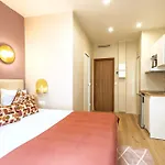 Studio neuf Beaux Quartiers Paris 17ème - II